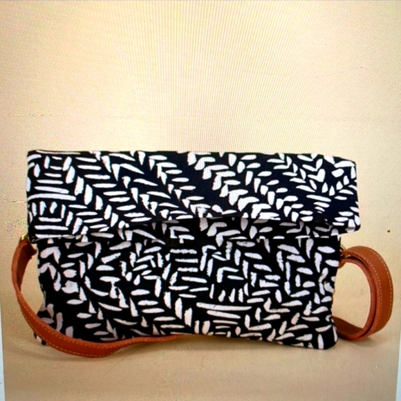 Sseko Bags Sseko Convertible Crossbody In Kawa Poshmark